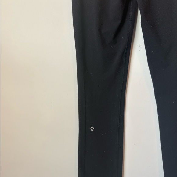 Ivivva Kids Leggings with Pink and Black / reversible size 12 - Picture 5 of 6